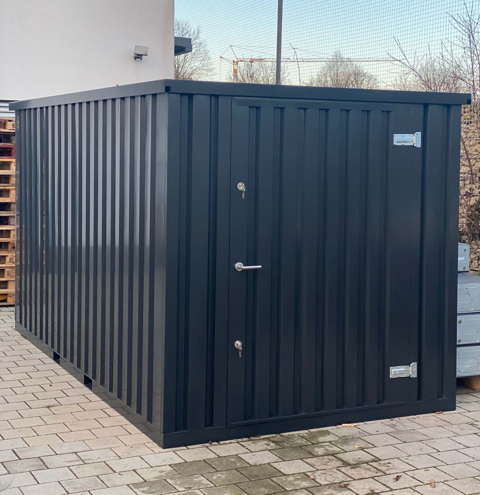 Materialcontainer MC3 lackiert RAL 7021 Schwarzgrau | H 2088 x B 2142 x T 2950 mm | Tür stirnseitig einflügelig