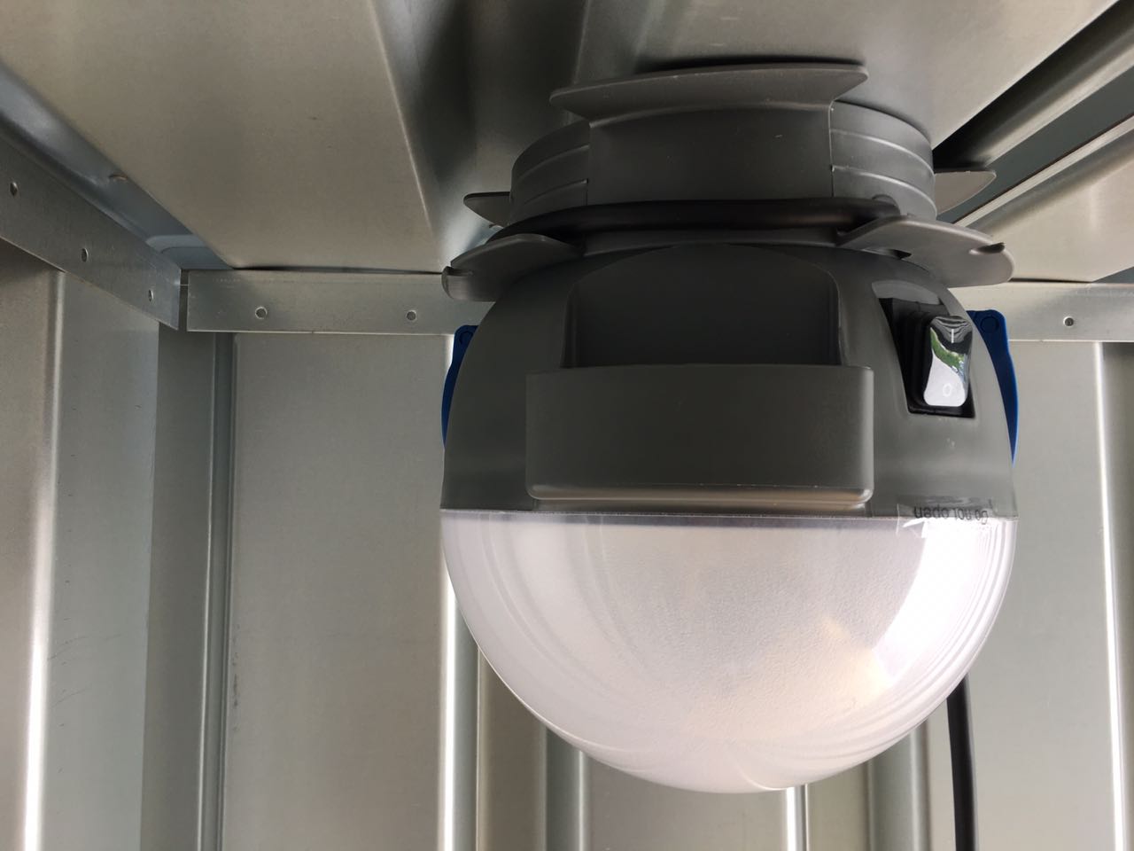 Elektropaket für Materialcontainer und Verkaufscontainer