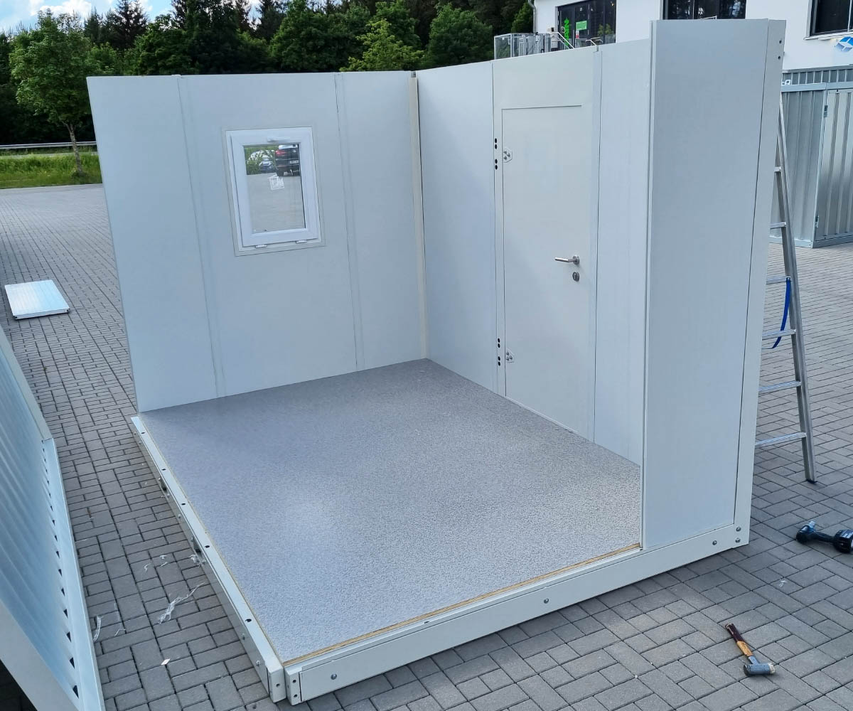 Bürocontainer BC3 RAL 9002 Grauweiß | H 2460 x B 2450 x T 3350 mm | Tür einflügelig