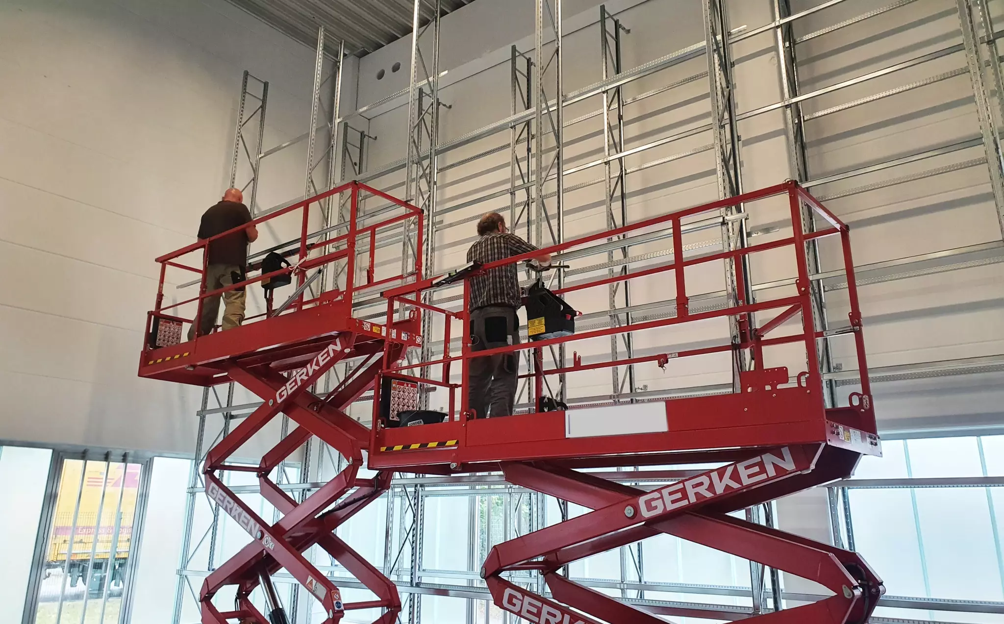 Projektrealisierung: Professioneller Montageservice für Industrieregale und Lagerbühnen von Lagertechnik.de Projektrealisierung: Professioneller Montageservice für Industrieregale und Lagerbühnen von Lagertechnik.de